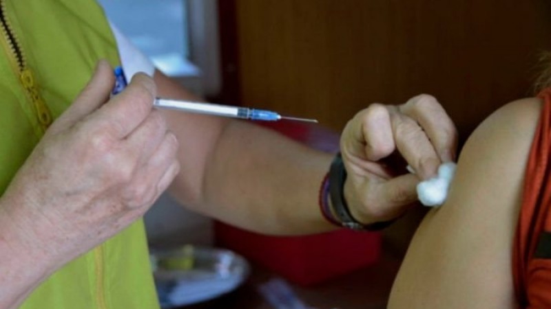 Un laboratorio anticipó que "es probable" que se necesite una cuarta dosis
